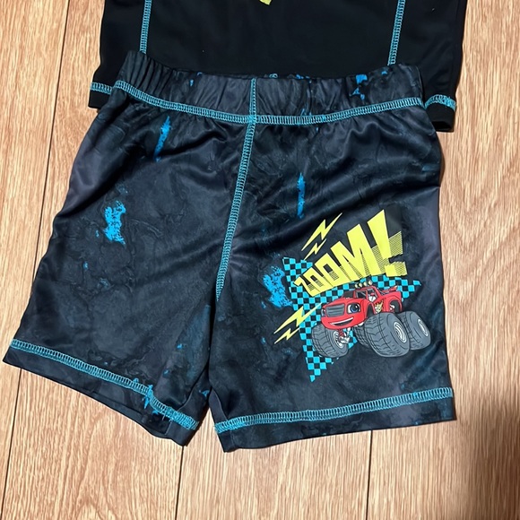 Blaze Outfit 3T - Picture 3 of 7